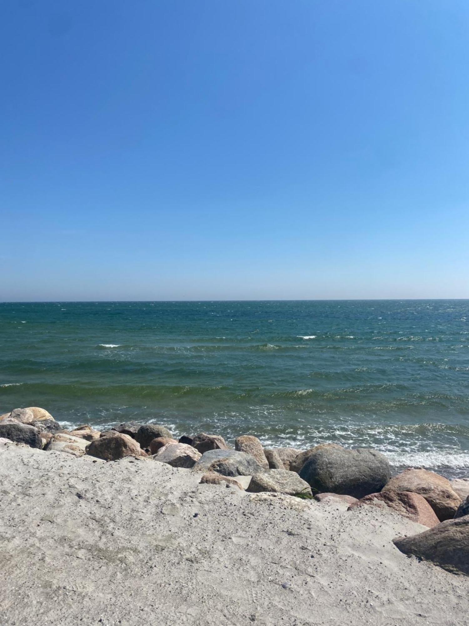 Wohnwagen Auf Dem Wulfenerhals Ca 150M Bis Zum Meer Fehmarn Esterno foto